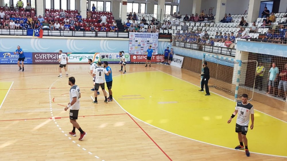Handbal și entuziasm la Sala Sporturilor! HC Dobrogea Sud și-a prezentat lotul - hcds1-1566491828.jpg
