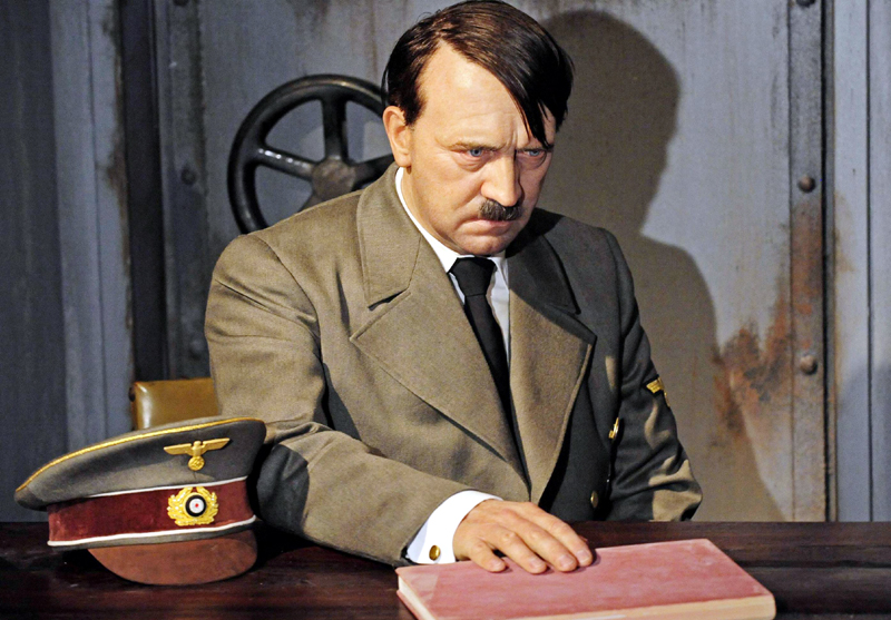 Hitler și-a înscenat sinuciderea? Se cere anchetă! - hitler-1452527036.jpg