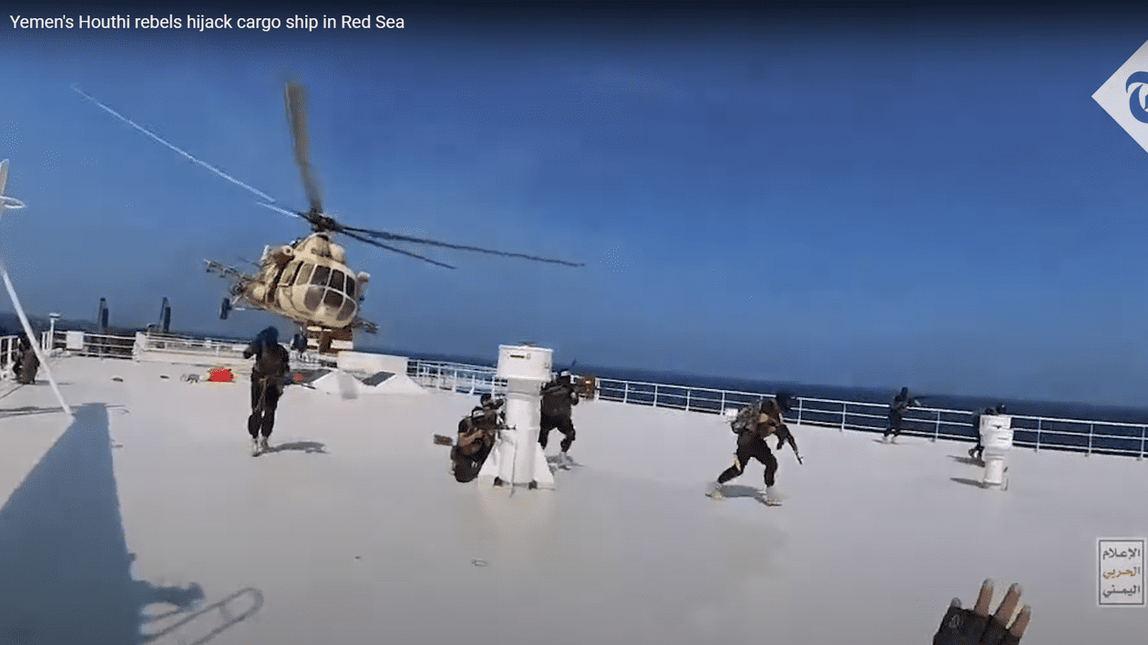 Momentul în care rebelii houthi descind din elicopter, ca-n filme, și iau cu asalt nava cargo din Marea Roșie - houthi-1700506174.png