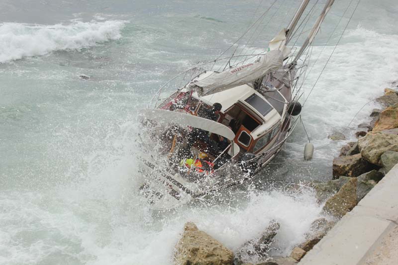 Mazăre va cere o comisie pentru a stabili împrejurările în care a eșuat iahtul neamțului în Portul Constanța - iahtesuatgerman41371142748-1371207835.jpg