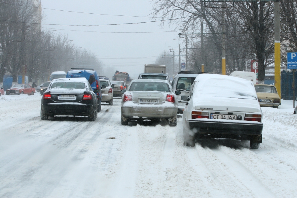 Recomandări ale Poliției pentru un trafic în siguranță pe timp de iarnă - iarna-1355653669.jpg