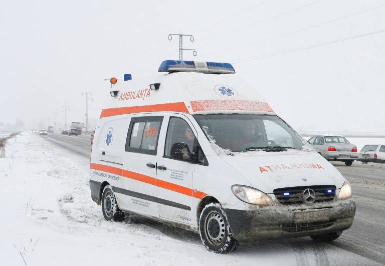 O GRAVIDĂ în luna a opta A MURIT în timp ce era transportată la spital la Constanța - iarna-1419871348.jpg