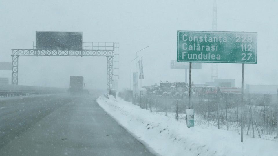 S-a redeschis circulația pe autostrada București – Constanța. Ce sectoare de drumuri sunt închise - iarna-1701076037.jpg