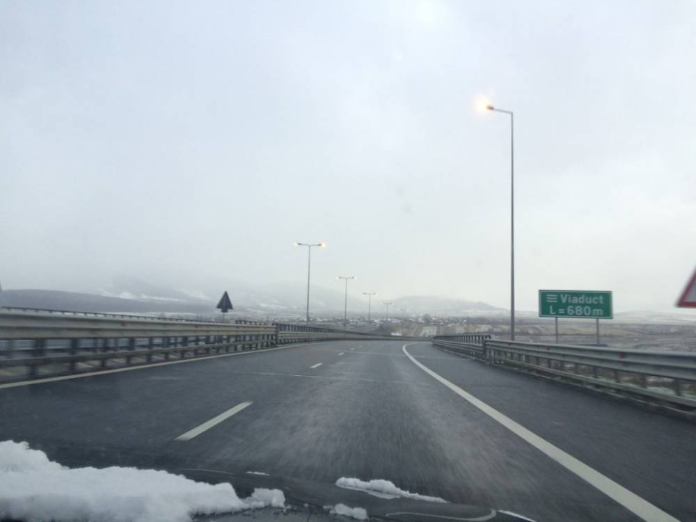 Circulație în condiții de iarnă pe mai multe drumuri naționale - iarna3-1516003056.jpg