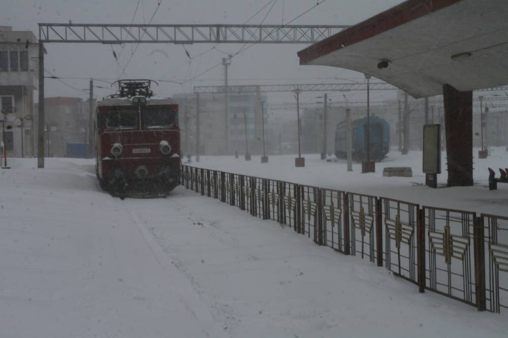 CFR Călători a anulat încă șase trenuri, din cauza ninsorii și viscolului - iarnaconstantagaracalatoritrenur-1419866168.jpg