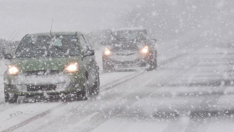CNAIR recomandă şoferilor să se informeze în prealabil cu privire la condiţiile din trafic în zonele montane - iarnainfioratoareinromania-1607615907.jpg