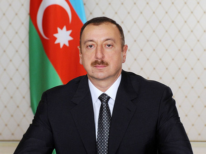 Alegeri legislative în Azerbaijan. Partidul președintelui Aliev câștigă - ilkhamalievvstretilsyasglavoyadm-1446557669.jpg