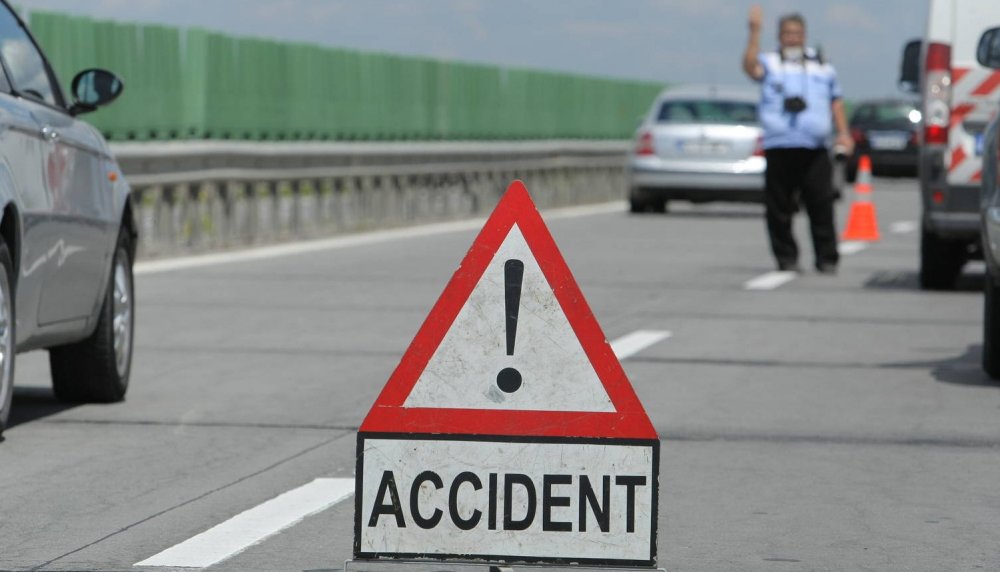 Ziua și accidentul! Trei vehicule implicate într-o coliziune, pe A2 - images2018accidentautostrada-1564039171.jpg