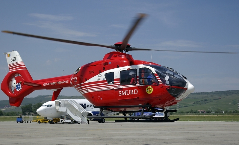 Bebeluș cu arsuri de gradul II, transportat cu elicopterul SMURD la București - imagineelicoptersmurd044-1353951600.jpg