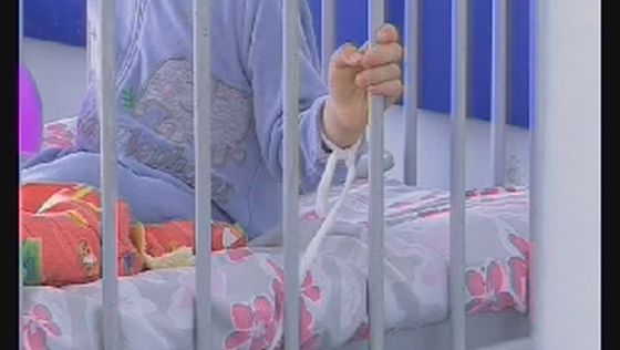 Cazul copiilor legați de paturi: CJ Buzău solicită sancționarea conducerii secției de Pediatrie - imaginisocanteintrunspitaldinrom-1359470555.jpg