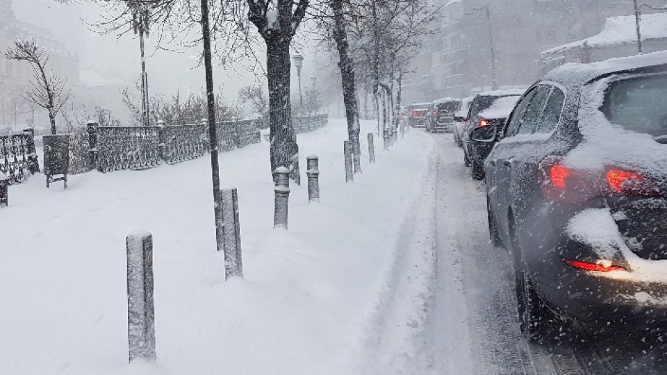Infotrafic: Circulaţie în condiţii de iarnă pe mai multe drumuri ale țării - img-1705128136.jpg