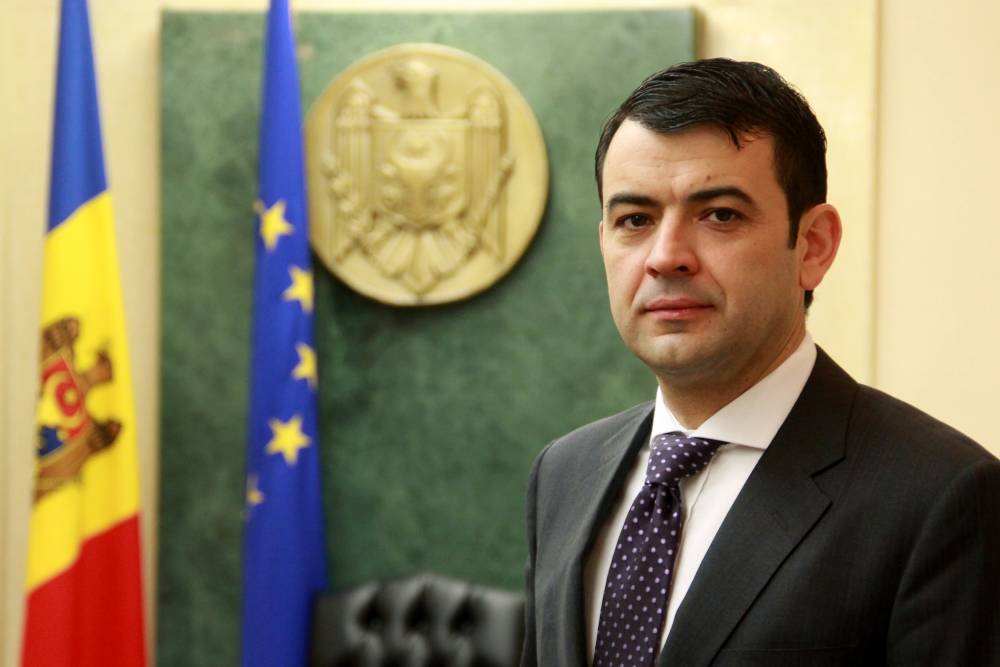 Premierul Republicii Moldova, audiat de procurori în dosarul legat de diplomele sale de studii - img1022-1434091883.jpg
