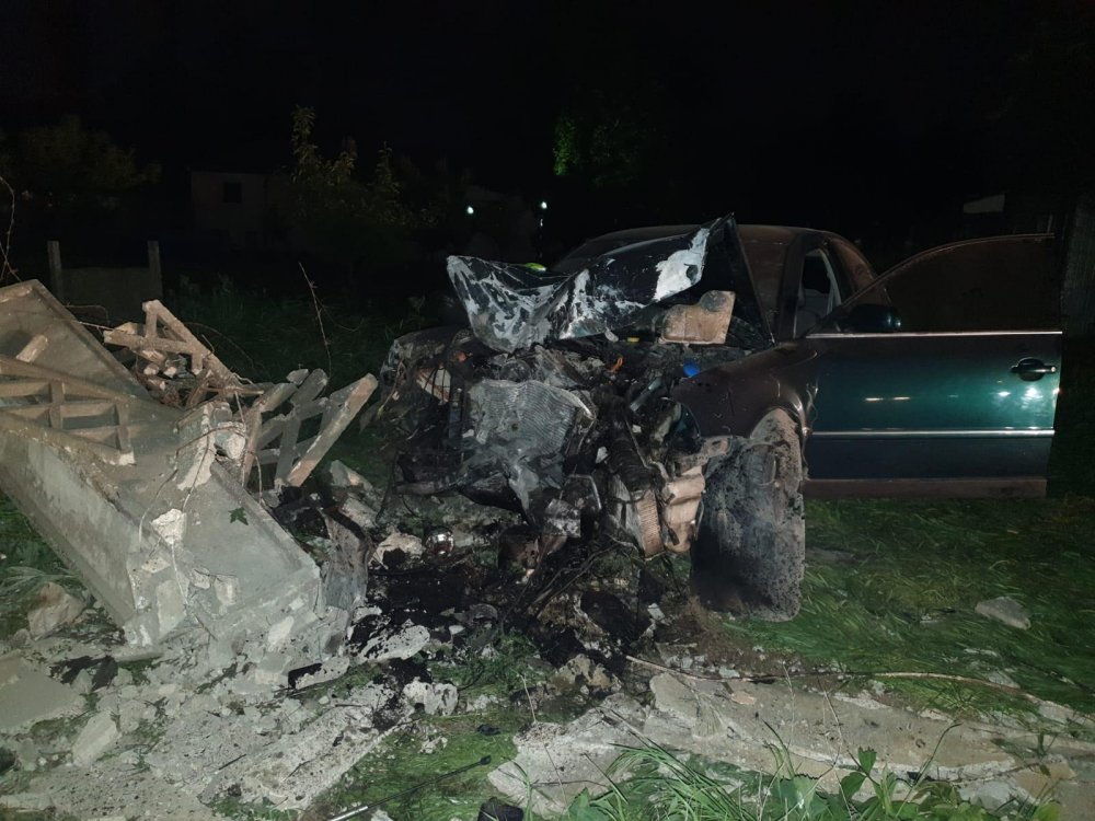 Accident teribil la Constanța! Un șofer a intrat cu mașina în gardul de beton - img20190518wa0000-1558161589.jpg