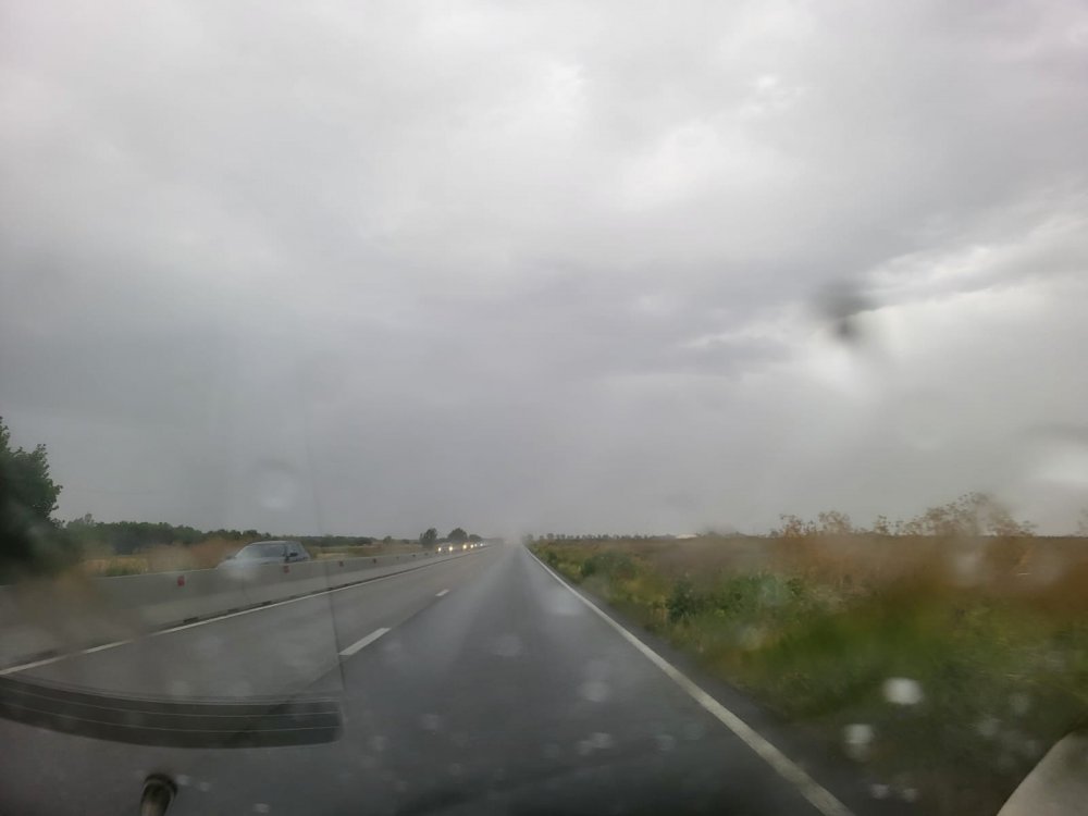 VIDEO. Ploaie torenţială la ieşirea din Ovidiu spre Mihail Kogălniceanu! Vizibilitate scăzută, trafic îngreunat - img20230714wa0000-1689315809.jpg