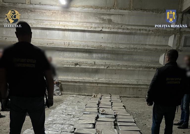 VIDEO. Captură de droguri în Portul Constanţa: 186 kg de heroină ascunsă printre curmale - img20231009wa0046-1696853462.jpg