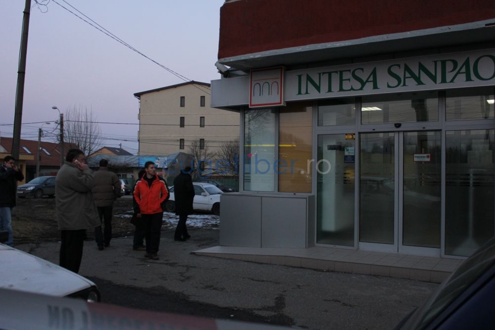 JAF ARMAT la o bancă din Constanța - img2746-1331312786.jpg