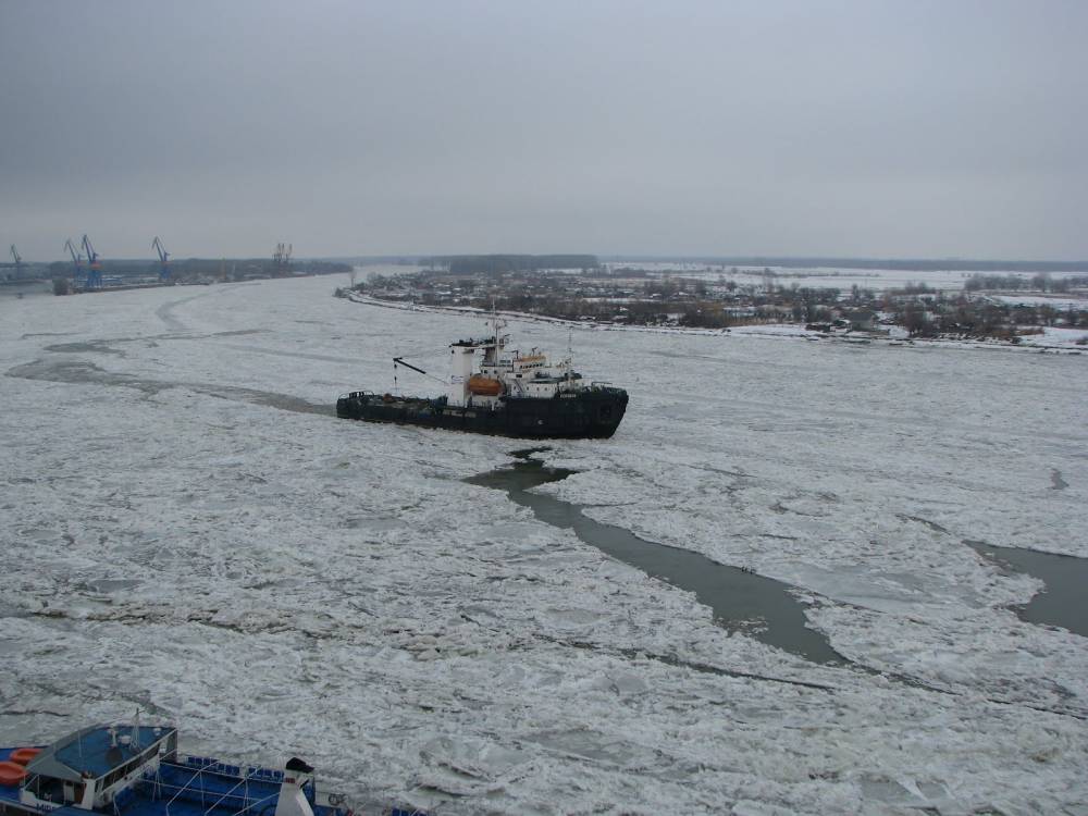 Remorcherul Grozavul, trimis de Forțele Navale să spargă gheața de pe Dunăre - img6482-1484918622.jpg