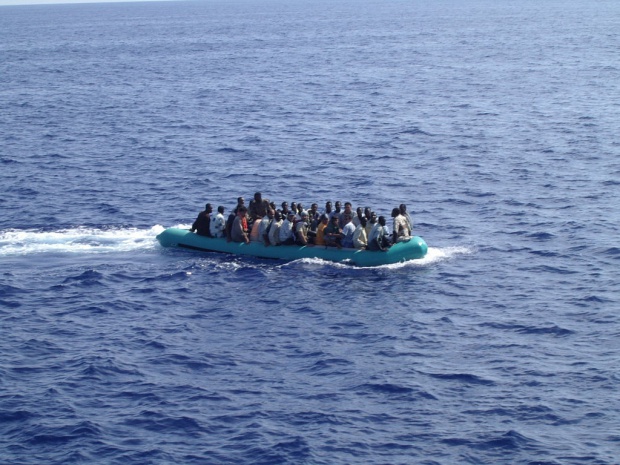 97 de migranți aflați în pericol de înec, în apele Mării Egee, salvați de polițiști de frontieră români - imigr-1461656921.jpg