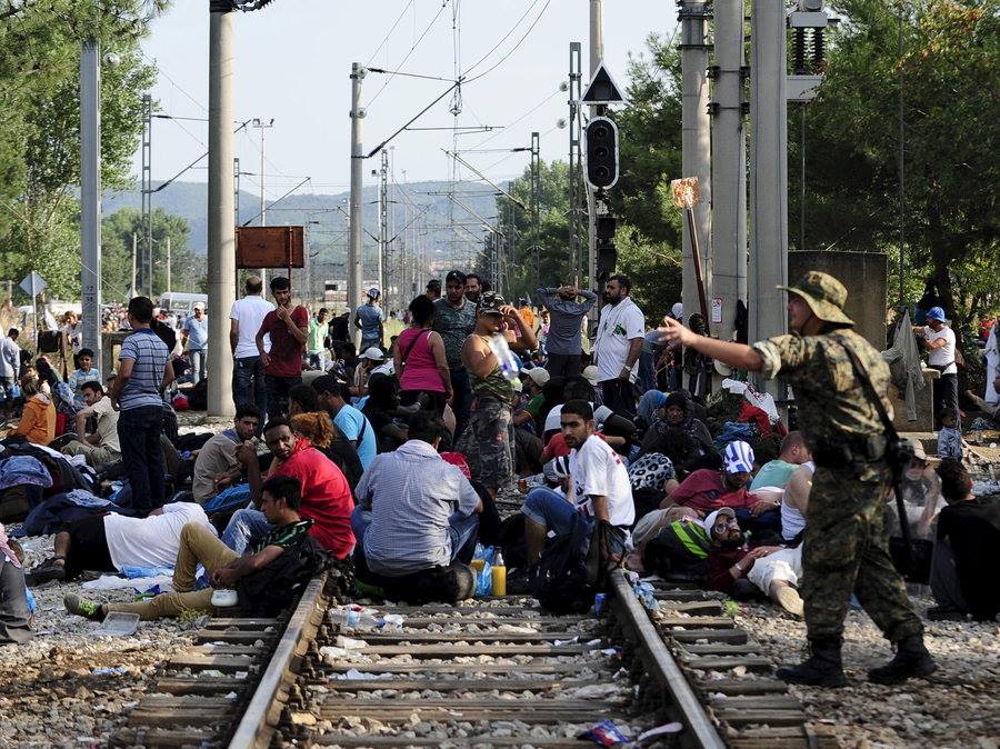Ponta, despre problema refugiaților: Nu stăm cu mâinile în sân, suntem pregătiți - imigrantidoi-1441185101.jpg