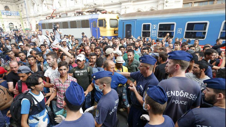Criza imigranților. Trenurile între Salzburg și Munchen, suspendate! - imigrantigarakeletibudapesta1005-1442920762.jpg