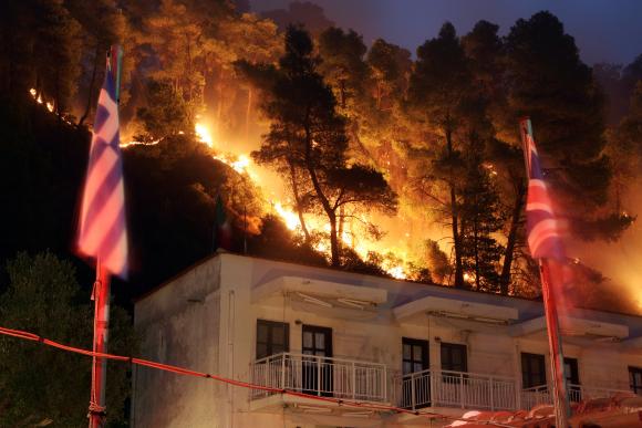 Cel puțin 74 de morți și 187 de răniți în incendiile din Grecia, însă numărul dispăruților nu a fost determinat UPDATE - inc-1532463577.jpg