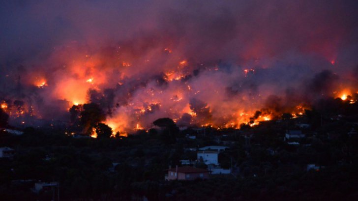 O mie de turiști evacuați din calea incendiilor din insula Samos, Grecia - incendiigrecia16563500-1566726854.jpg