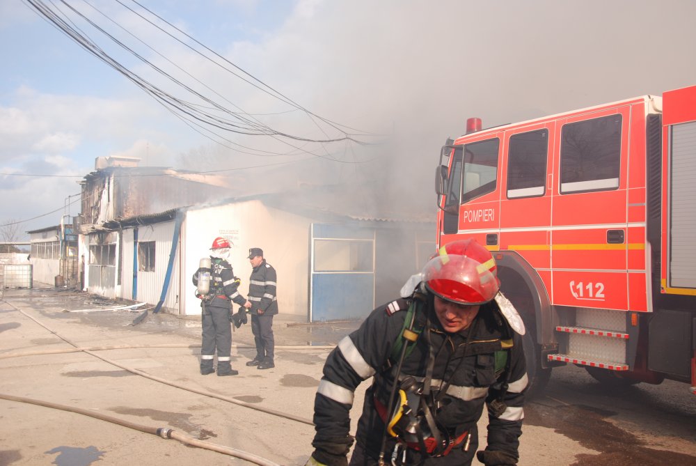 Case cuprinse de flăcări, în miez de noapte, în județul Constanța - incendiinoapte-1578690791.jpg
