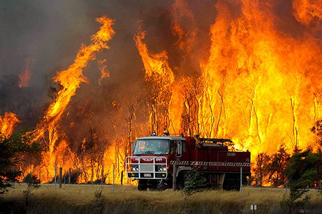 Incendii scăpate de sub control! Mii de persoane au fost evacuate - incendiu-1371105077.jpg