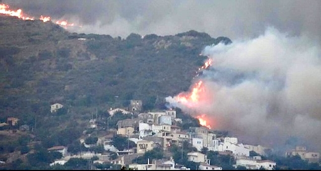 Incendii devastatoare în Grecia. Atena, cuprinsă de flăcări - incendiu-1437145189.jpg
