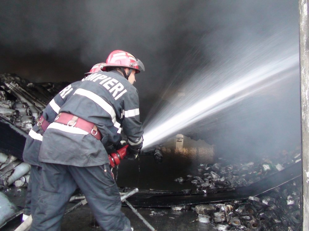Incendiu puternic la Secția ATI a Spitalului Județean Alba. Două cadre medicale sunt rănite - incendiu-1520664939.jpg