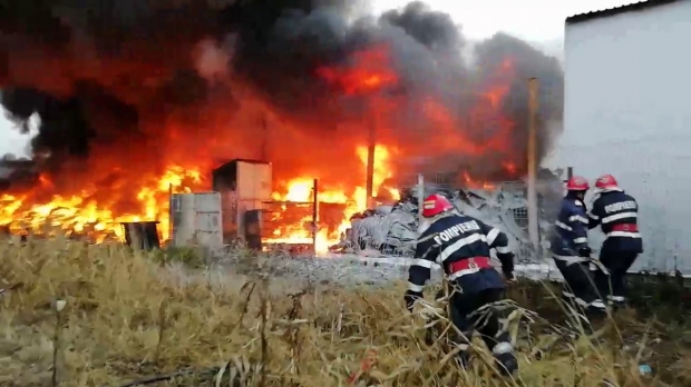 Pompierii se luptă cu flăcările! Populația, avertizată prin Ro-ALERT - incendiu-1574676476.jpg