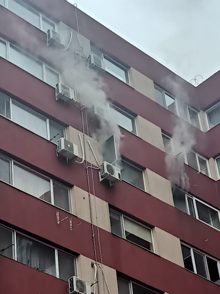 Incendiu la un apartament, pe strada Baba Novac - incendiu-1679225806.jpg