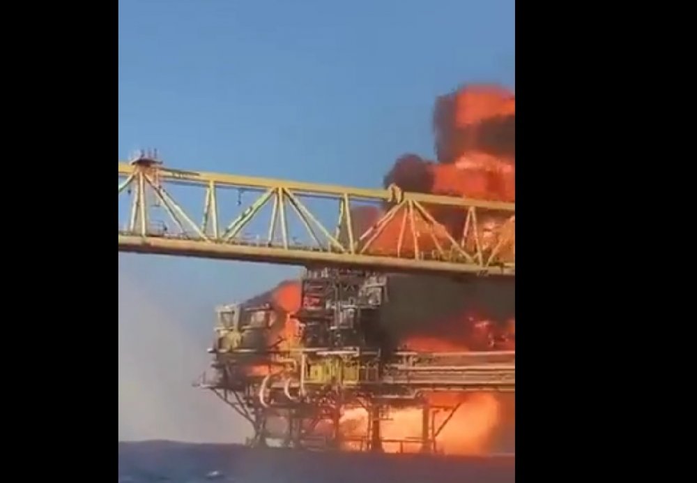 Incendiu foarte puternic pe o platformă petrolieră: se poate produce un adevărat dezastru - incendiu-1688796442.jpg