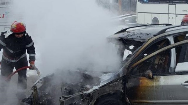 Incendiu pe Autostrada A2 București Constanța! Mașină cuprinsă de flăcări! - incendiu-1698502689.jpg