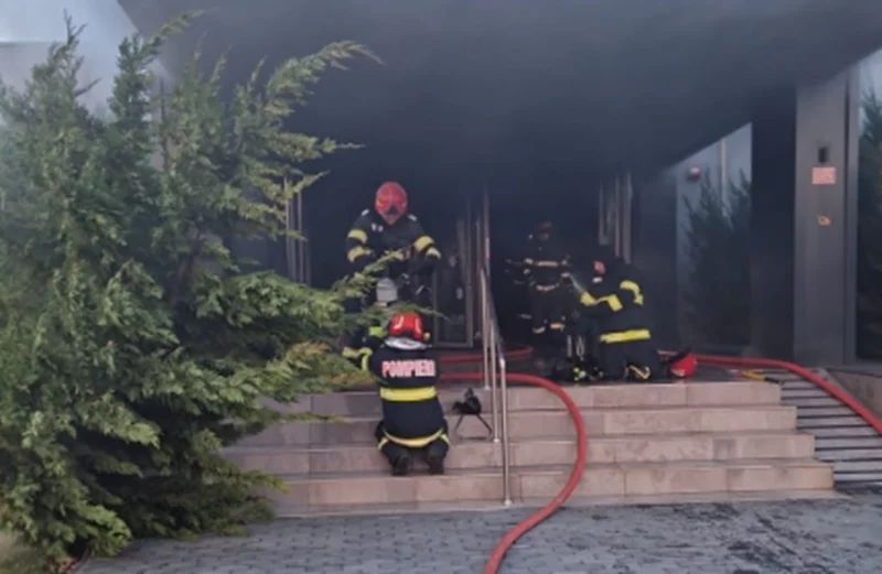 Incendiu puternic în Mamaia. Arde un centru de recuperare - incendiu-2-1702222390.jpg