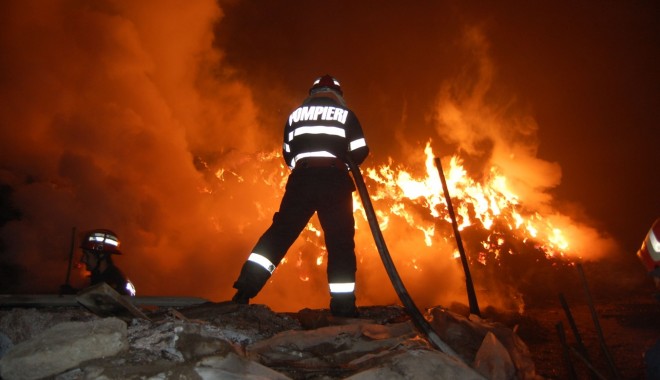 Incendiu la o casă de vacanță, 30 de persoane evacuate - incendiu1397303213-1451639055.jpg
