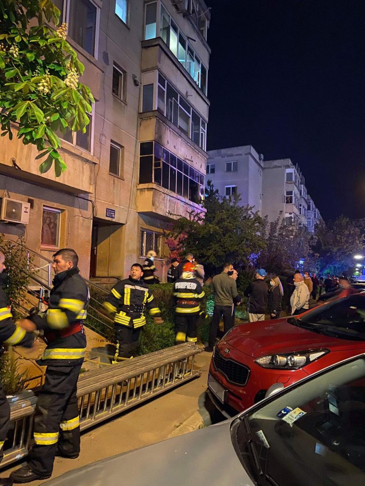 Bloc din Constanța, evacuat în toiul nopții, din cauza unui incendiu - incendiubratianu-1620409996.jpg