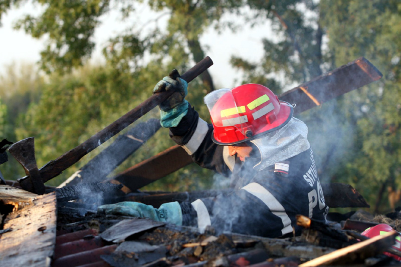 Incendiile devastatoare din Constanța - incendiucasa-1353449189.jpg