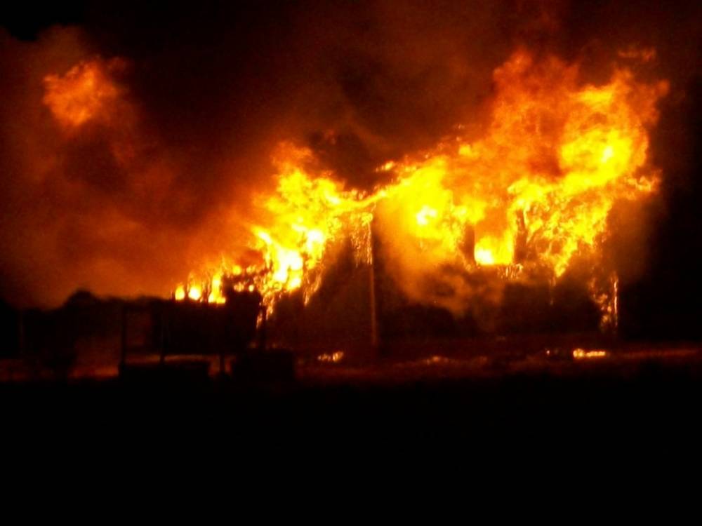 UPDATE / TRAGEDIE  / Trei copii cu vârste până în 2 ani au murit într-un incendiu - incendiucasa-1485159970.jpg