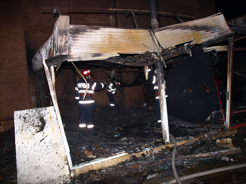 Incendiu pus intenționat, în stațiunea Mamaia - incendiumamaia3-1359133946.jpg