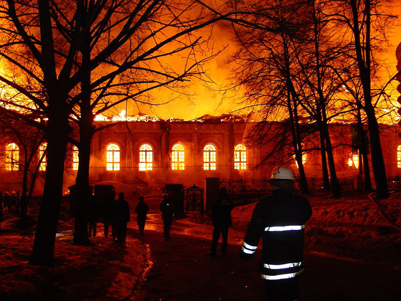 Opt pompieri și-au pierdut viața într-un incendiu devastator, la Moscova - incendiumoscova-1474636299.jpg