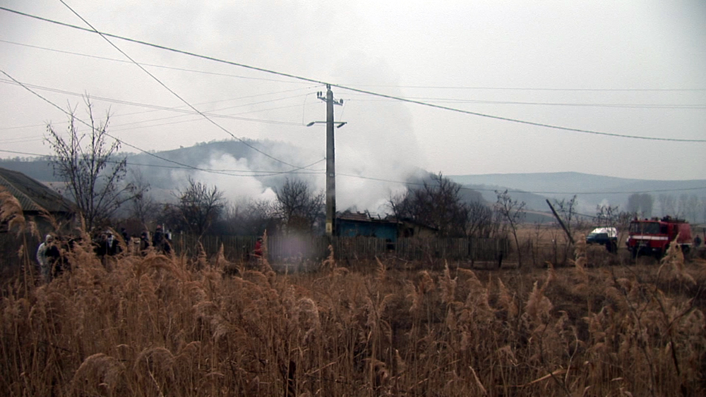 Zeci de animale salvate dintr-un incendiu în satul Negrești - incendiunegresti10-1346100529.jpg