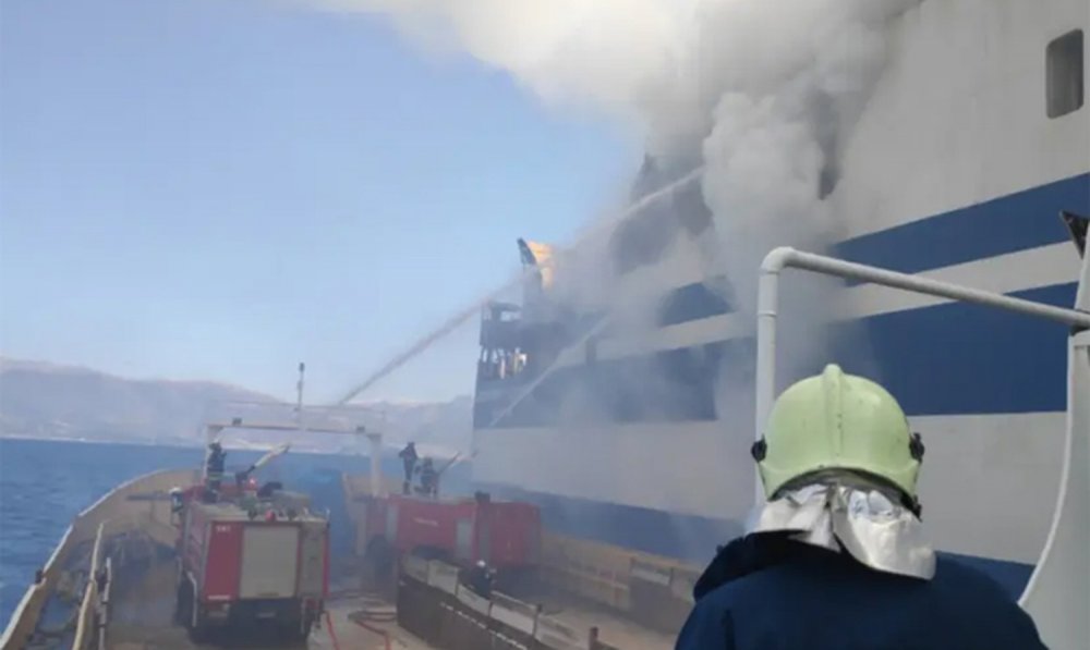 Incendiu pe o navă ro-ro, în Pireu - incendiupeonavaroroinpireu-1655967141.jpg