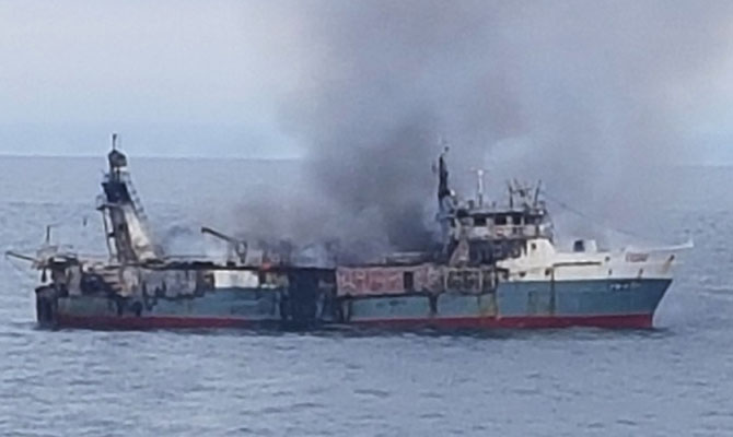 Incendiu pe un pescador în Atlanticul de Sud - incendiupeunpescadorinatlanticul-1603268728.jpg