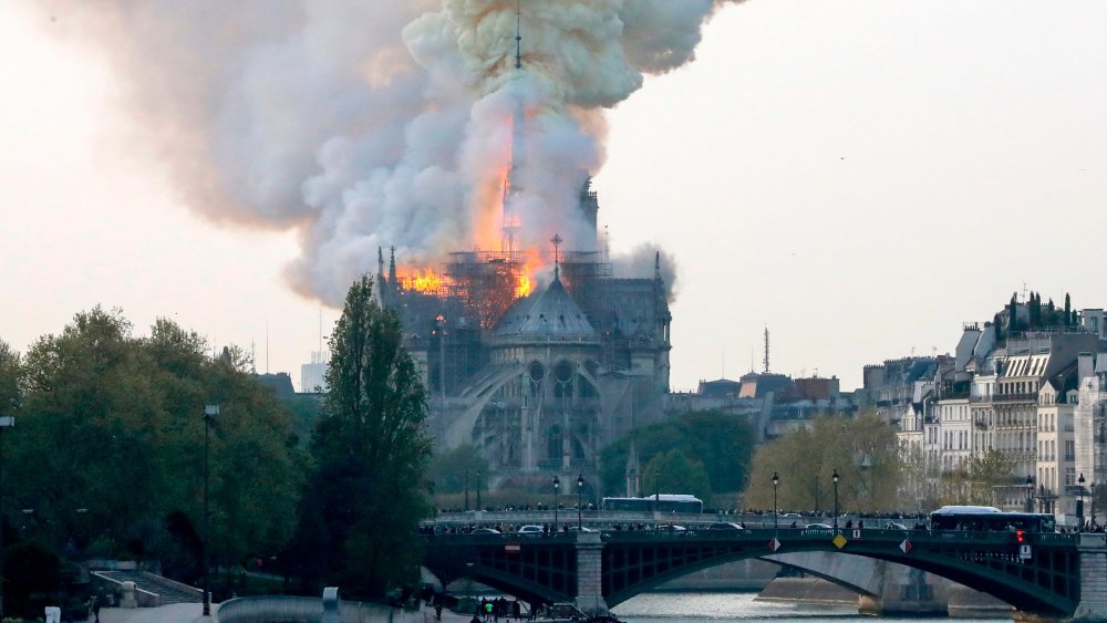 La doi ani de la incendiul de la Notre-Dame, poluarea cu plumb este încă peste limite - incendiupoluare-1625666173.jpg