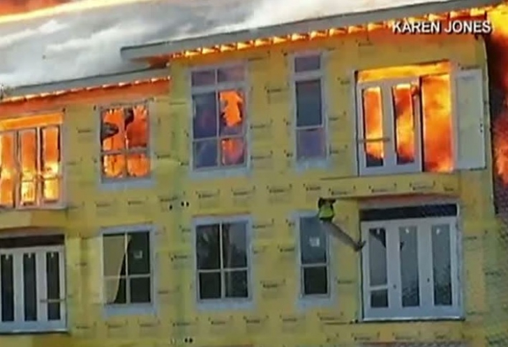 VIDEO - INCENDIU VIOLENT în Texas: un BLOC cu peste 360 de apartamente a ars din temelii - incendiutexasbloc63214500-1395848967.jpg