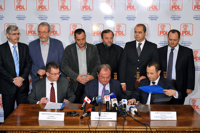 Blaga, Ungureanu și Pavelescu au semnat protocolul Alianței România Dreaptă - incheiereprotocolmru-1347804698.jpg