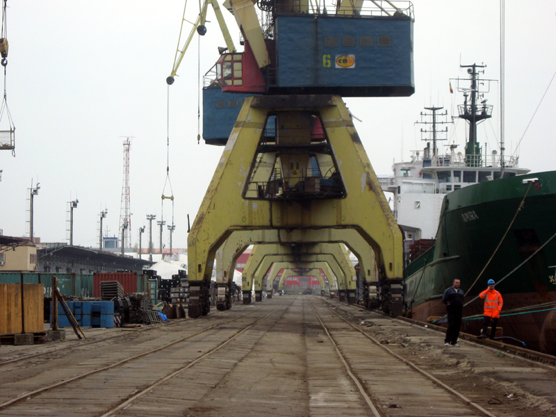 Industria portuară nu reușește să scape de criză - industriaportuaranureusestesasca-1465740148.jpg
