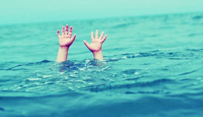 TRAGEDII PE LITORAL! Minori înecați după ce au intrat în apă, pe steag roșu. Un bărbat a decedat la Eforie - inec1499237346-1502108653.jpg