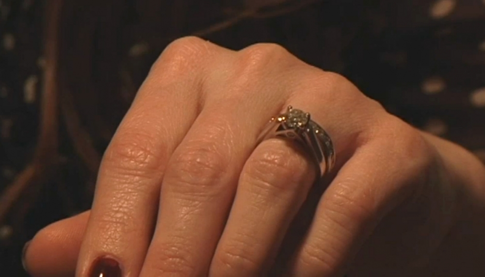 Poveste de dragoste: A găsit inelul pe care l-a aruncat din greșeală, la groapa de gunoi / VIDEO - inel-1321116071.jpg